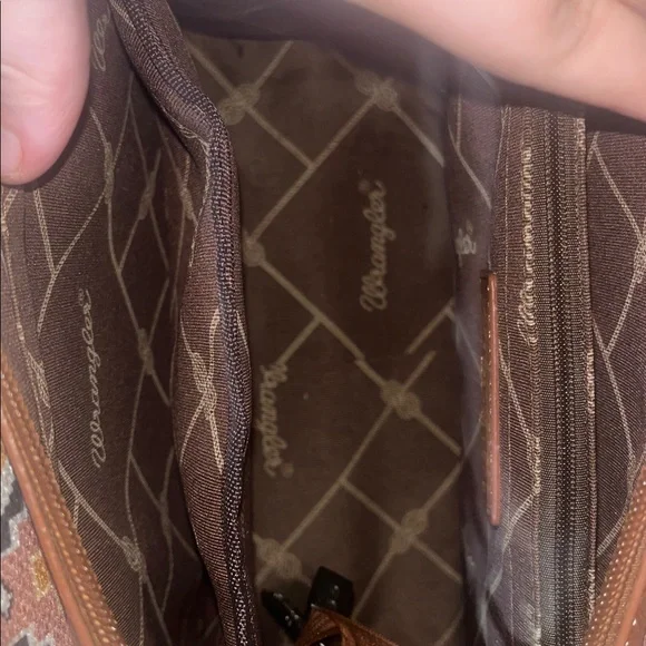 Wrangler Women's Tote w/ Dusty Bag! with Geometric Design - Tan and Cream - Picture 3 of 11